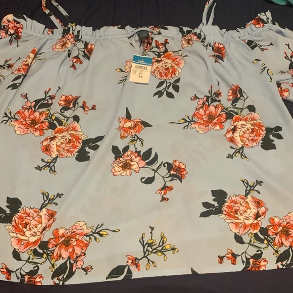 Plus Rue 21 Floral Cold shoulder top - Picture 2 of 3